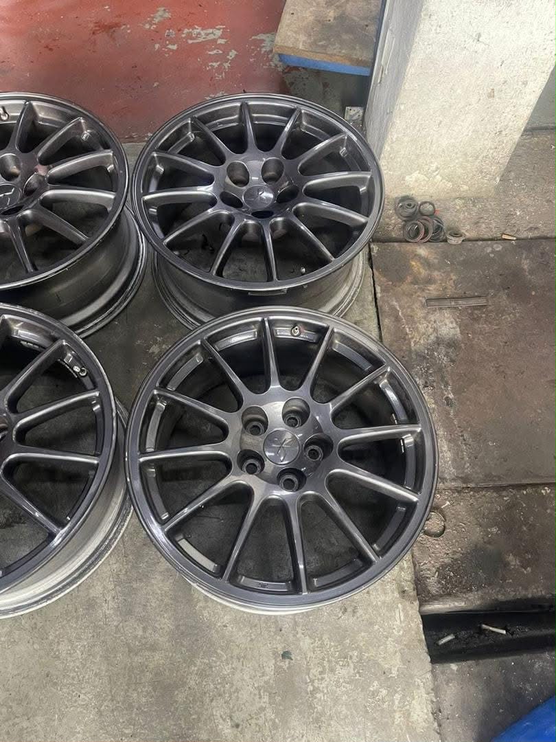 Genuine OEM Enkei Wheel Set for Mitsubishi Lancer Evolution IX – 17x8J, 5x114.3, Set of 4 - Image 2